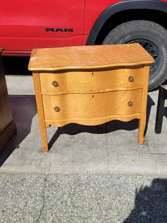 Vintage 2 drawer dresser