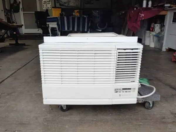 Air Conditioner Friedrich 1500 BTU