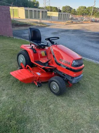 Kubota g1900 diesel garden tractor !!