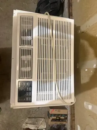 AIR CONDITIONER (WHIRLPOOL)