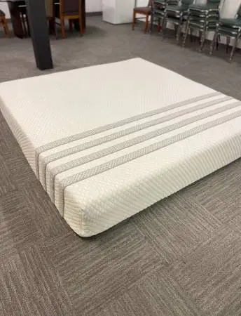 Leesa Sapira Hybrid Mattress – Cal King (Like New!)