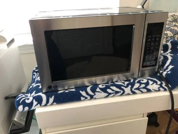 LG Compact 0.7 cu. ft. Stainless Steel Microwave (Like New Condition)