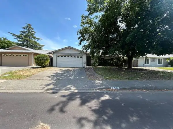 Spacious 3-Bedroom Home in Southtown Vacaville – Prime Location
