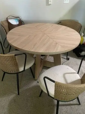 Dining table for sale
