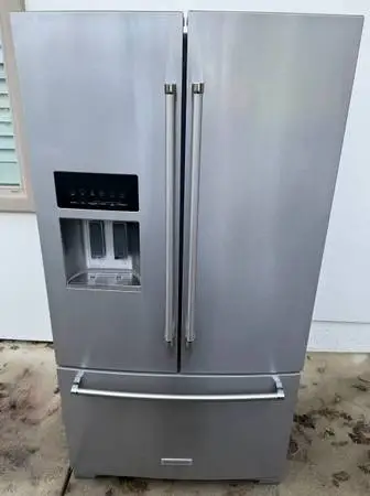 Refrigerator