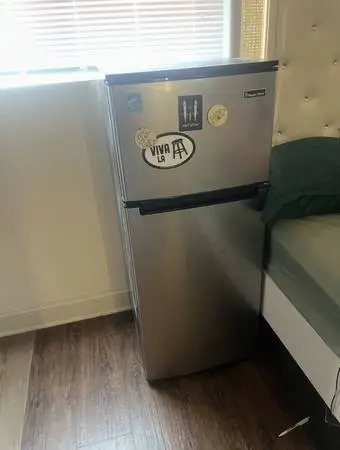 MEDIUM-SIZED MINI FRIDGE W/ FREEZER