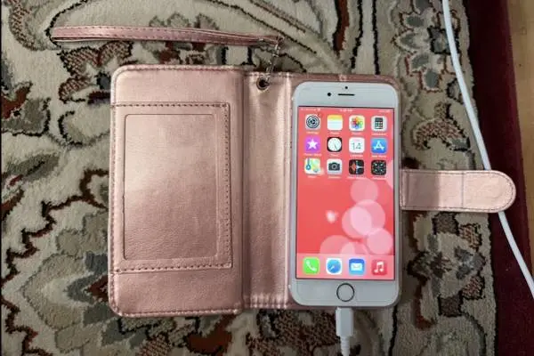 **~Beautiful IPhone 6s in Elegant Rose Gold  Color~**