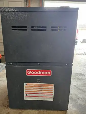 Like New - Goodman 80% AFUE 100,000 BTU 1 Stage Upflow/Horizontal Gas Furnace