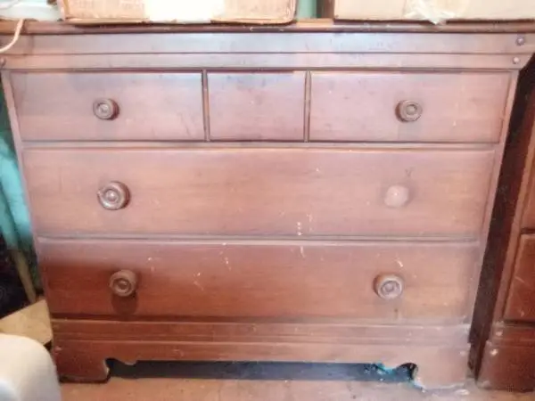 SOLID OAK CHEST OF DRAWERS