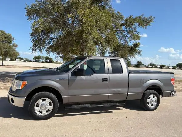 2013 Ford F-150  V6 “95Kmiles+”LOW MILES/SUPERCAB/2WD