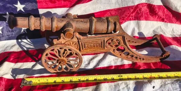 Large Heavy RMI Cast Iron Civil War Style Cannon on Carriage 20