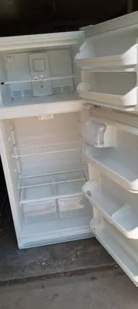 Frigidaire 17 cubic foot refrigerator