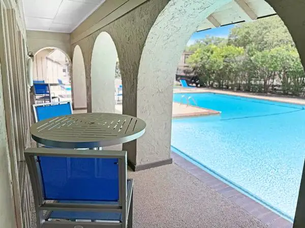 Comfortable living. Conveniently located, spacious 2 bed 2 bath!