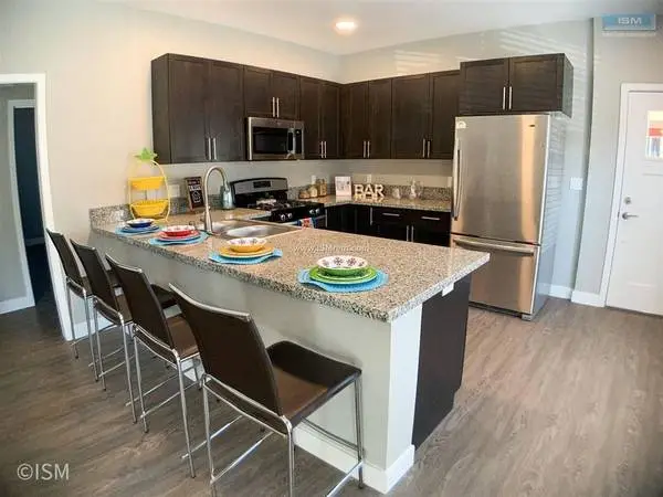 Off-street parking, In-unit washer and dryer, 1 Bed