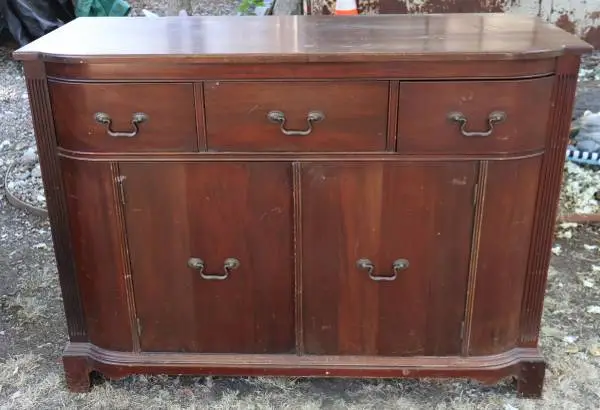 Vintage Mahogany Sideboard Buffet 37 x 50 x 20 in CHICO