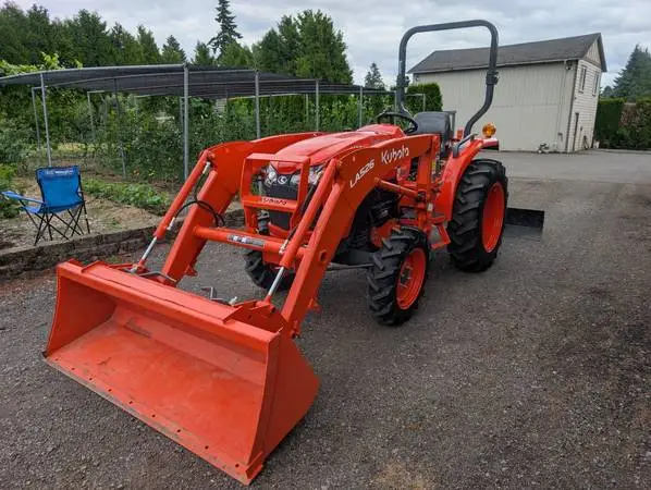 2022 Kubota L3302 tractor Diesel HST