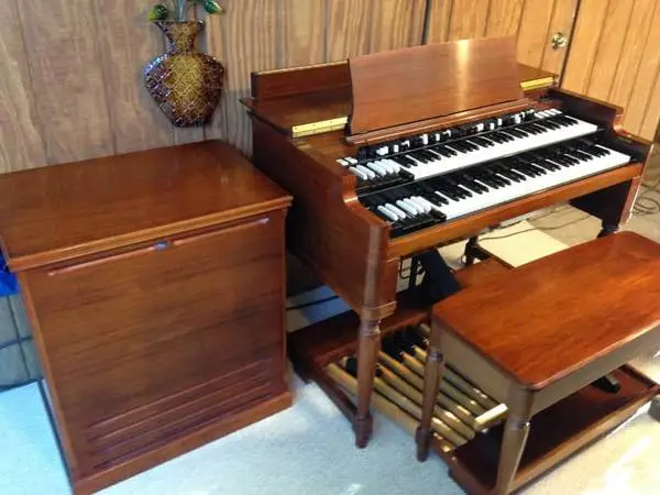 WANTED: Vintage Hammond Tonewheel Organs & Leslie Speakers