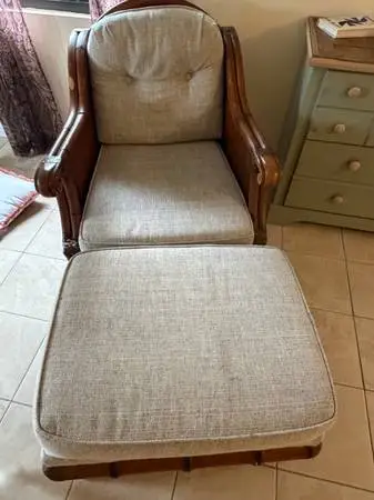 Spacious Bamboo chair w/Ottoman