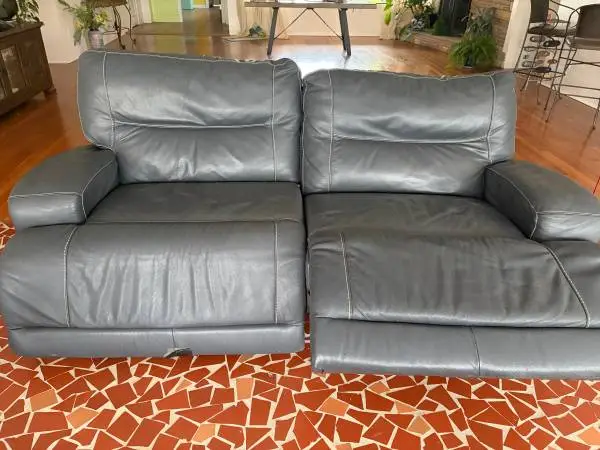 2 Recliners