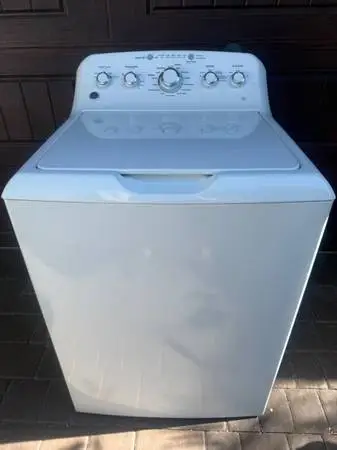 LIKE NEW GE WASHER SUPERSIZE CAPACITY PLUS
