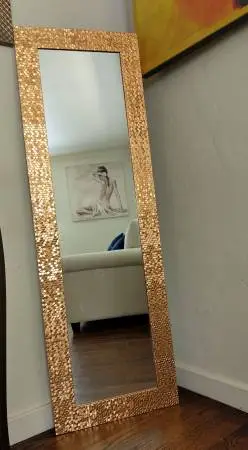 Beautiful mirror with hanging clips