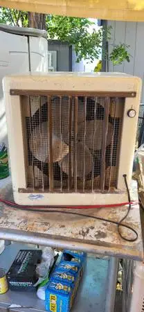 USED SMALLER SWAMP COOLER WITH NEW PARTS 350 SQ. FEET WORKS GREAT!!
