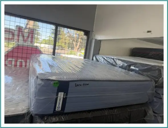 QUEEN SIZE SEALY POSTUREPEDIC PLUS MATTRESS & BOX SPRING BED SET