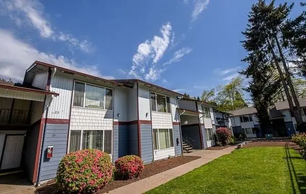 Lower Level 2 bedroom at Silver Lea Apartments --- Off River Road