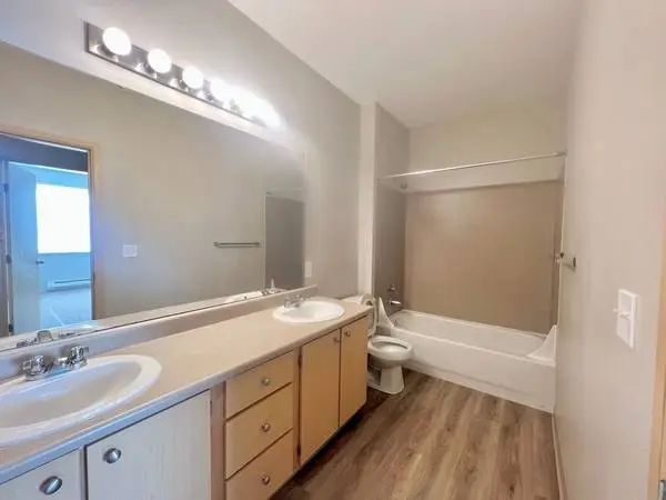 Your new home awaits! 2 bed, 1 bath in a stellar location.