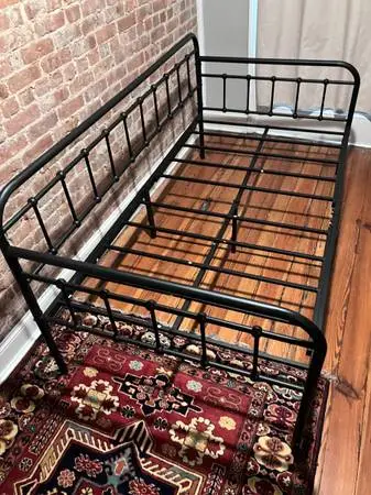 Daybed frame and matress