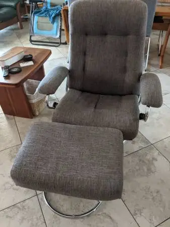 Stressless recliner and ottoman