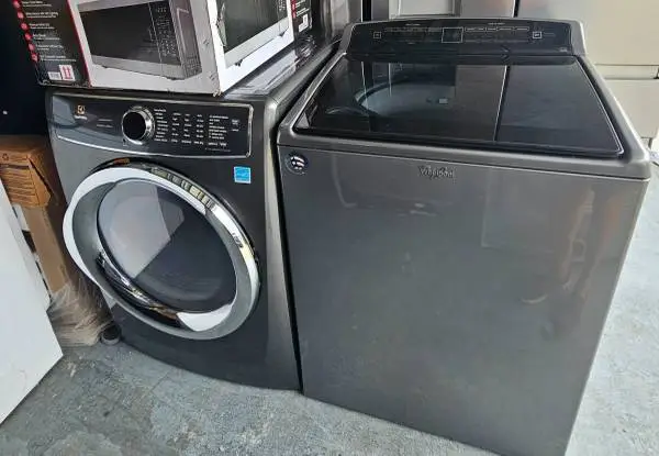 WHIRLPOOL WASHER AND ELECTROLUX DRYER SET......$ 550