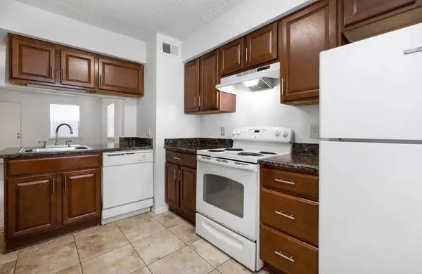 2 Bed 2Bath with Washer & Dryer, Renovated Kitchen