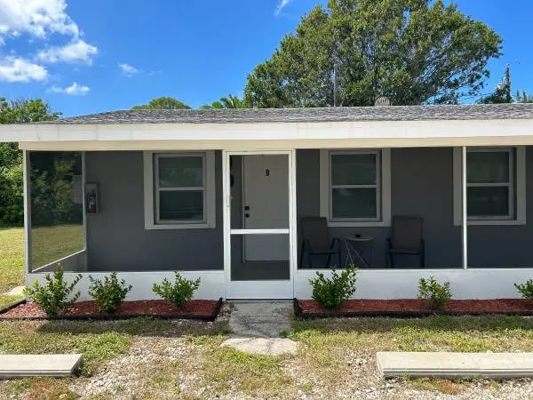 Anna Maria Island* Minutes from Beach Newly Renovated!