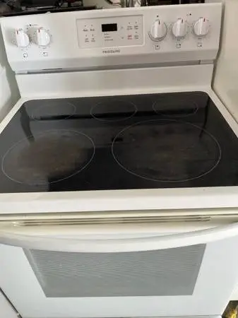 Frigidaire electric   Stove