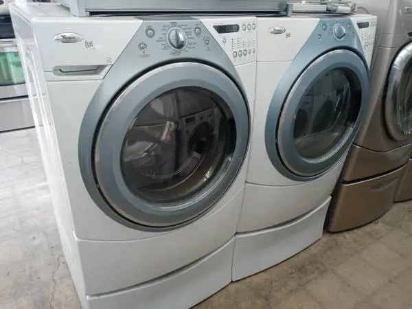 ★Whirlpool Duet front load washer and dryer set on pedestals