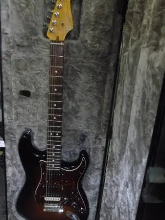 FENDER STRATOCASTER