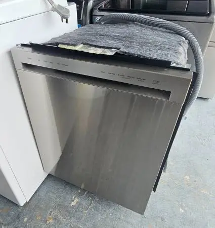 LG STAINLESS STEEL DISHWASHER WITH INTERIOR STAINLESS STEEL AND 3 RACK