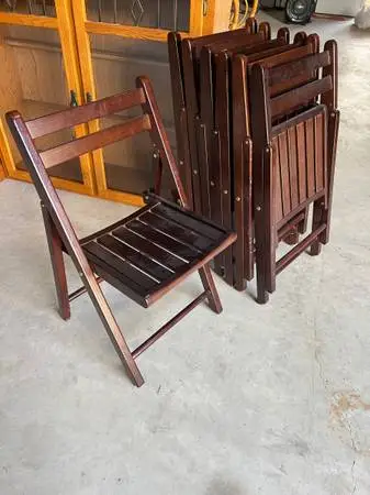 Like NEW Set of 7 Folding Chairs