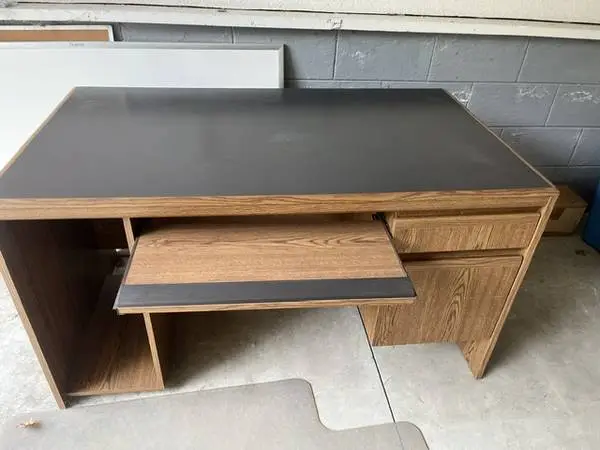 COMPUTER DESK