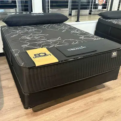 Anyone else remember when our mattress showroom looked like this? 📸