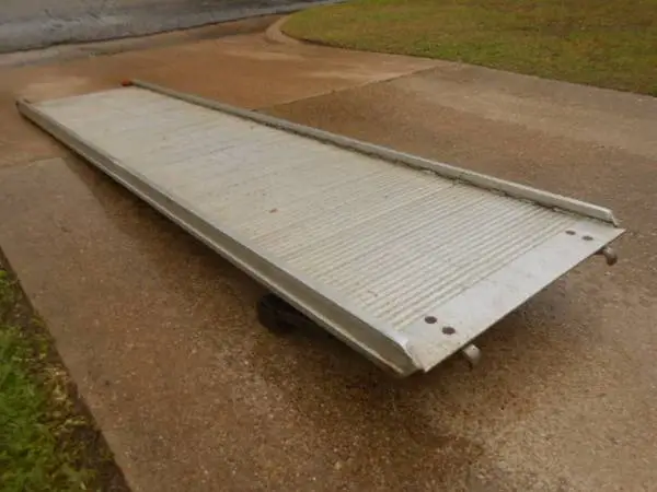 Ramp / Aluminum Heavy Duty Solid / 10ft