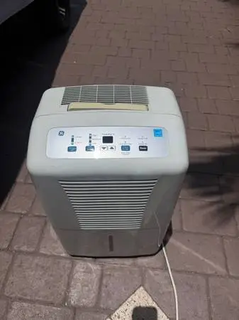 AIR FILTER/ DEHUMIDIFIER WORKS LIKE NEW $30