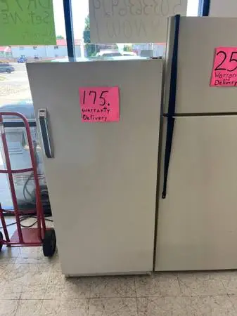 Freezer small upright works perfect Warranty,, delivery call/Text