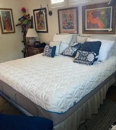 King size Tempurpedic bed and frame electric adjustable