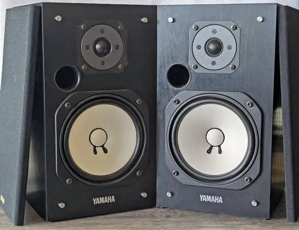 Yamaha NS-10MT pro studio monitor front ported speakers