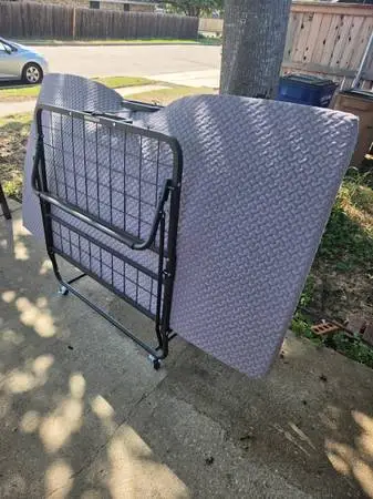 Milliard Deluxe Diplomat Folding Bed with Mattress