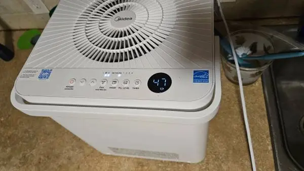Midea 4500 sq ft 50 pt dehumidifier like new