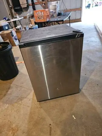 COMPACT REFRIDGERATOR GE MODEL#GCE06GSHSB 5.6 CUBIC FEET $125 (CHEBOYG