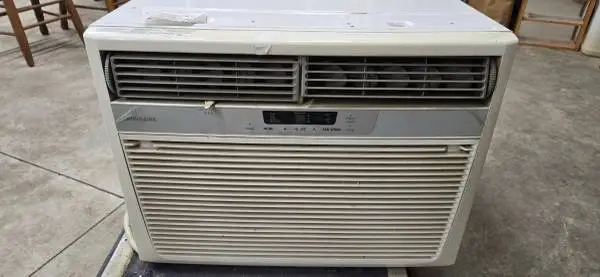 FRIGIDAIRE AC/Heater Unit 230/208 volts,60Hz,1PH